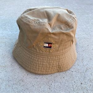 Tommy Hilfiger Bucket Hat Men Tan Beige Embroidered Large X-Large Brand New